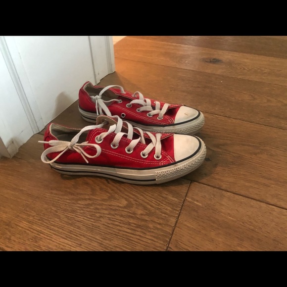 Red converse - Picture 3 of 3